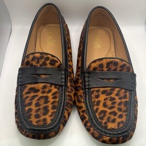 Chic Leopard Print Loafers with Black Accents